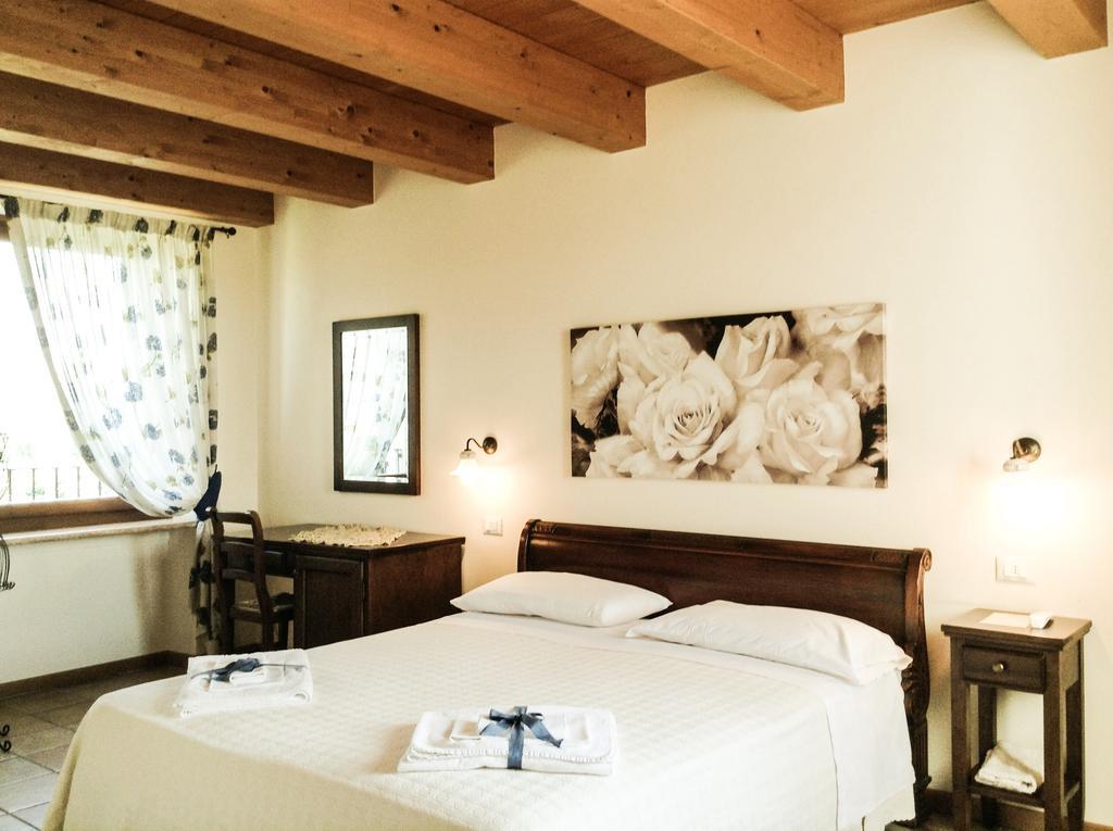 Agriturismo Anna Caterina Hotel Castelnuovo del Garda Habitación foto