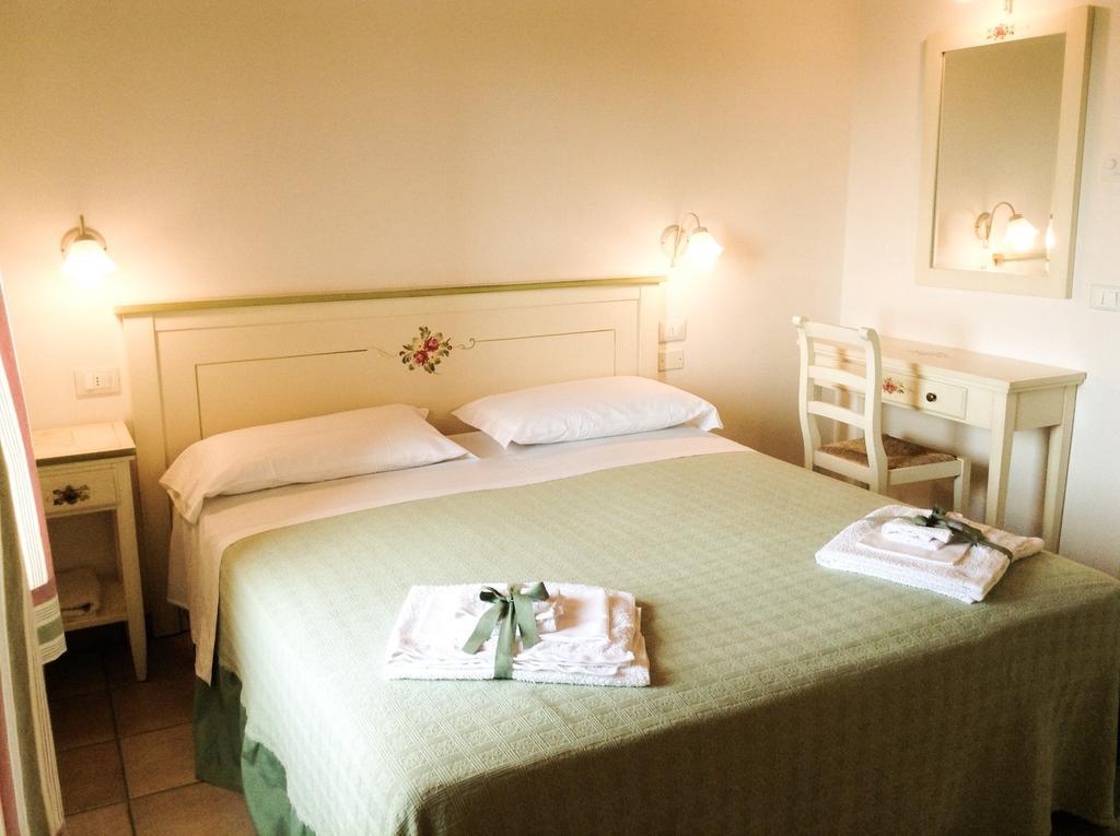 Agriturismo Anna Caterina Hotel Castelnuovo del Garda Habitación foto